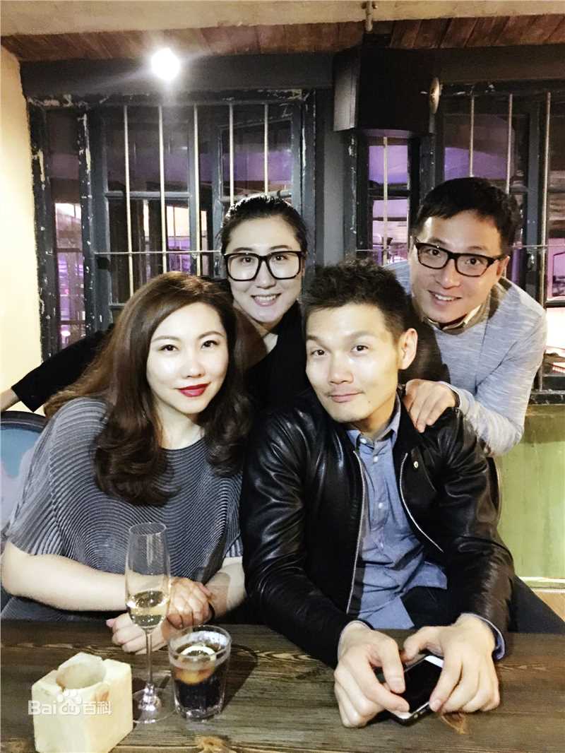 邹佡(Snow Zou)生活照性感图片图集