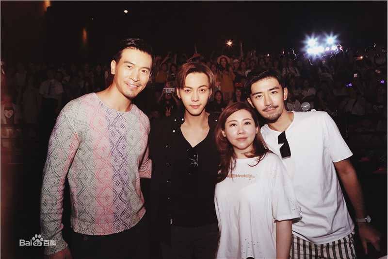 邹佡(Snow Zou)那件疯狂的小事叫爱情素颜照相册