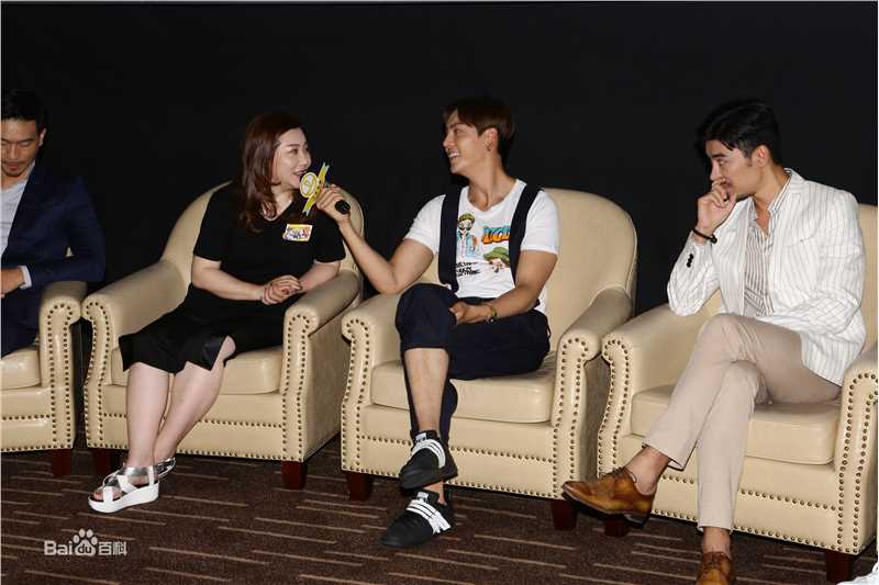 邹佡(Snow Zou)那件疯狂的小事叫爱情素颜照相册