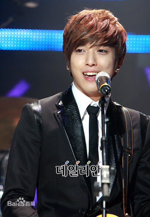 郑容和(/Jung Yong Hwa/ジョンヨンファ)综艺活动前后照片