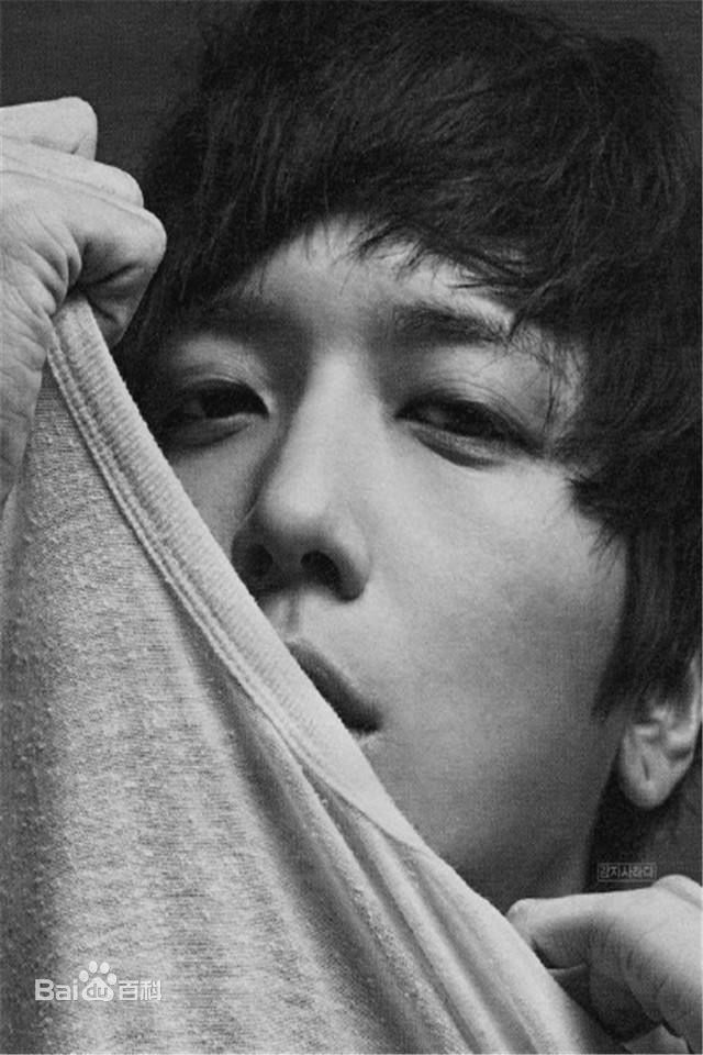 郑容和(/Jung Yong Hwa/ジョンヨンファ)画报图片图册