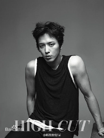 郑容和(/Jung Yong Hwa/ジョンヨンファ)画报图片图册