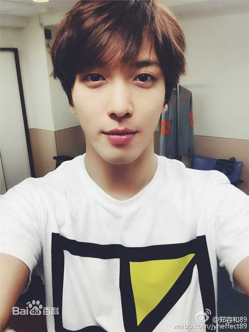 郑容和(/Jung Yong Hwa/ジョンヨンファ)生活照壁纸壁纸