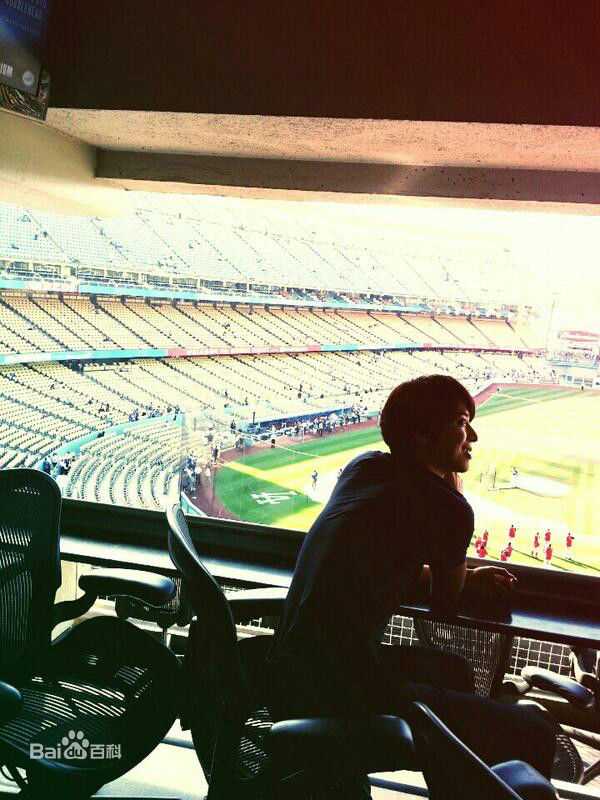 郑容和(/Jung Yong Hwa/ジョンヨンファ)生活照壁纸壁纸