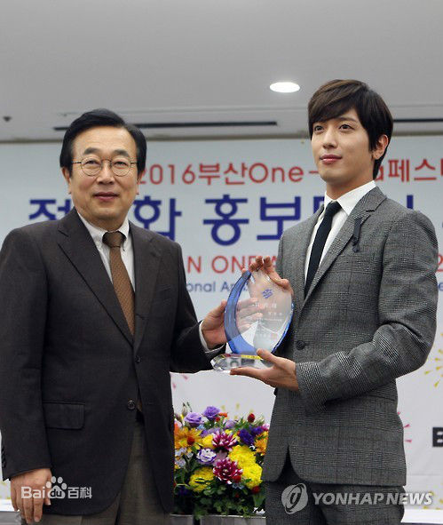 郑容和(/Jung Yong Hwa/ジョンヨンファ) 宣传大使生活照相册