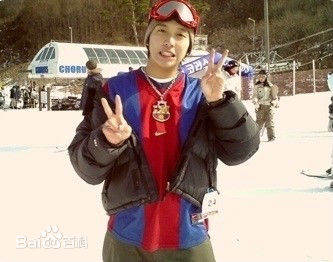 郑容和(/Jung Yong Hwa/ジョンヨンファ)被星探相中的滑雪场照片生活照相册