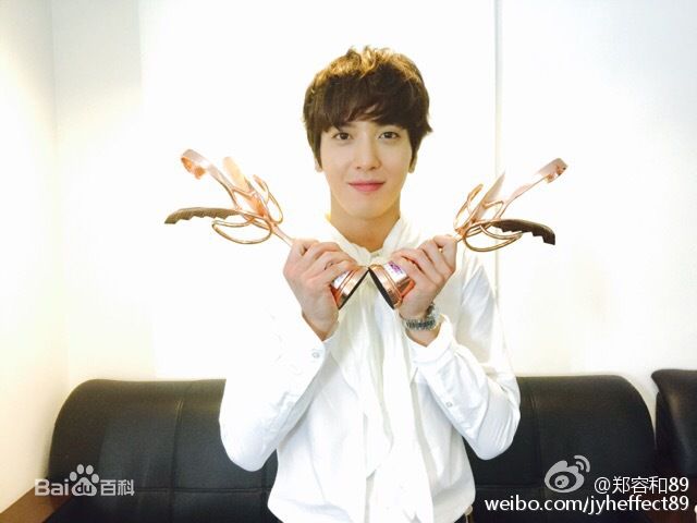 郑容和(/Jung Yong Hwa/ジョンヨンファ)所获奖励素颜照相册