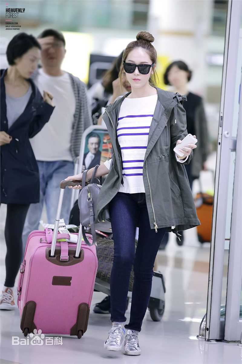 郑秀妍(Jung Soo Yeon、ジェシカ、チョンスヨン)机场饭拍生活照