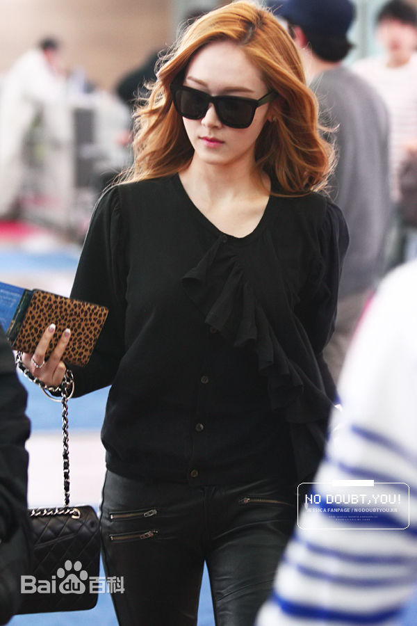 郑秀妍(Jung Soo Yeon、ジェシカ、チョンスヨン)机场饭拍生活照