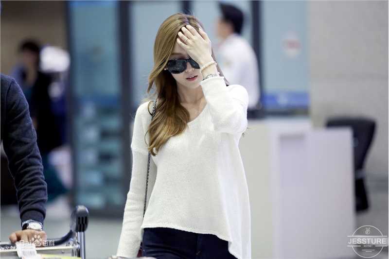 郑秀妍(Jung Soo Yeon、ジェシカ、チョンスヨン)机场饭拍生活照