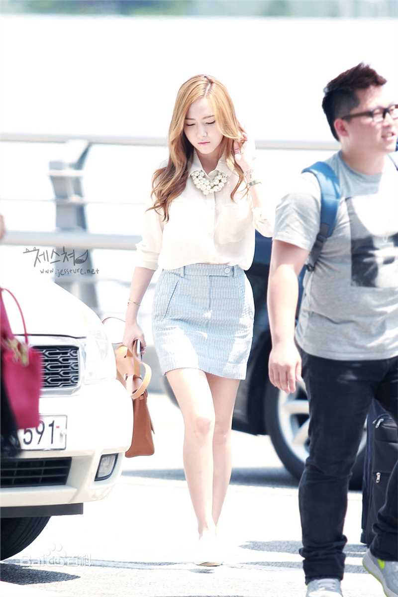 郑秀妍(Jung Soo Yeon、ジェシカ、チョンスヨン)机场饭拍生活照