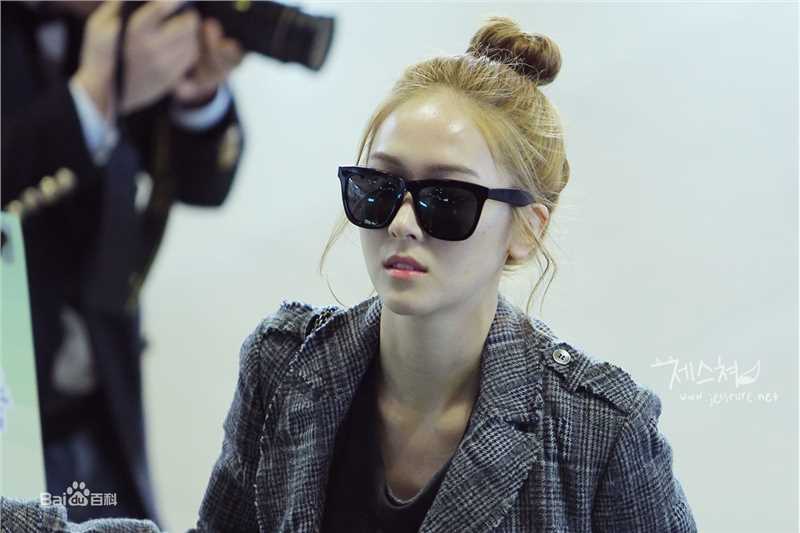 郑秀妍(Jung Soo Yeon、ジェシカ、チョンスヨン)机场饭拍生活照