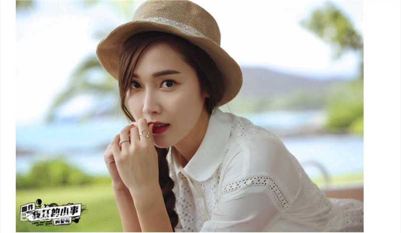 最新郑秀妍(Jung Soo Yeon、ジェシカ、チョンスヨン)在电影《那件疯狂的小事叫爱情》 罗倩倩中的壁纸