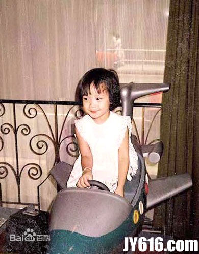 容祖儿(Joey Yung)儿时照片壁纸壁纸