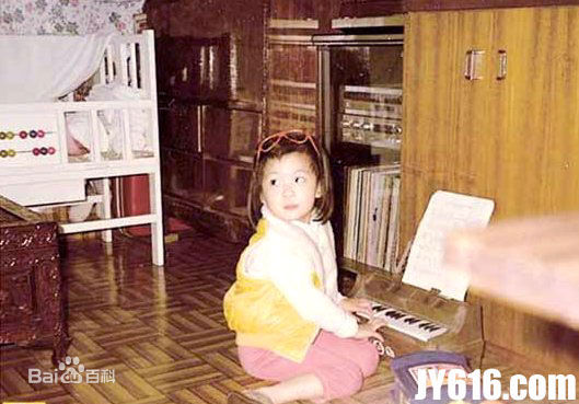 容祖儿(Joey Yung)儿时照片壁纸壁纸