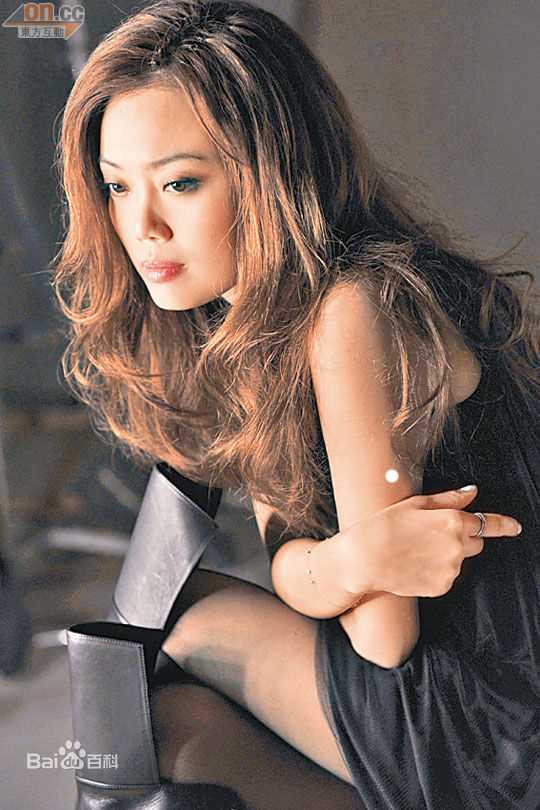 最新容祖儿(Joey Yung)在《信今生爱过》mv中的图集