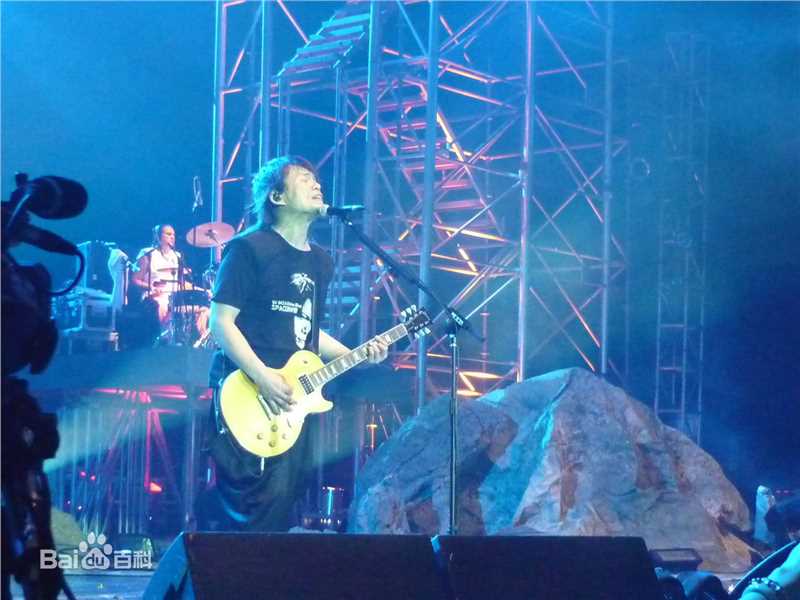 伍佰(Wu Bai)2009年上海太空弹演唱性感图片壁纸