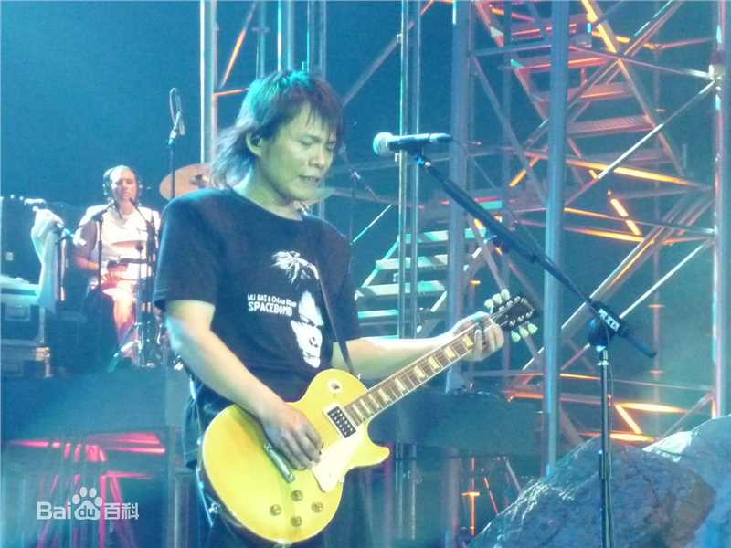 伍佰(Wu Bai)2009年上海太空弹演唱性感图片壁纸