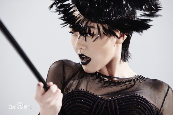 最新徐熙娣(Elephant Dee)在小S暗黑摇滚《心脏喷血》中的图集