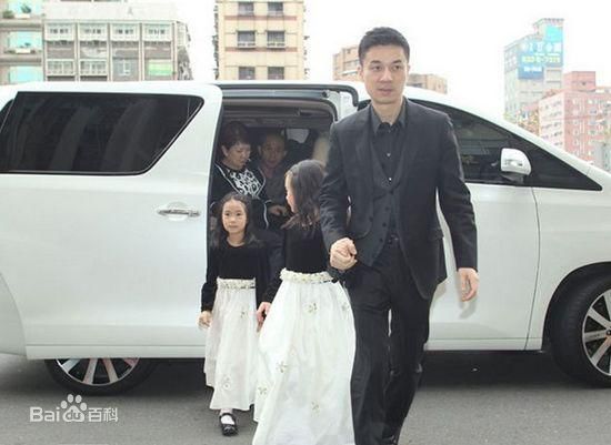 徐熙娣(Elephant Dee)与丈夫、女儿生活照