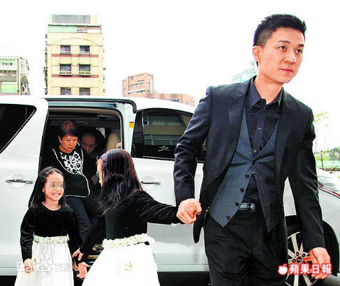 徐熙娣(Elephant Dee)与丈夫、女儿生活照