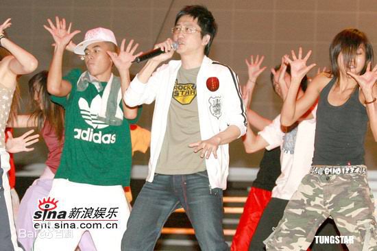 庾澄庆(Harlem Yu)演出照前后照片