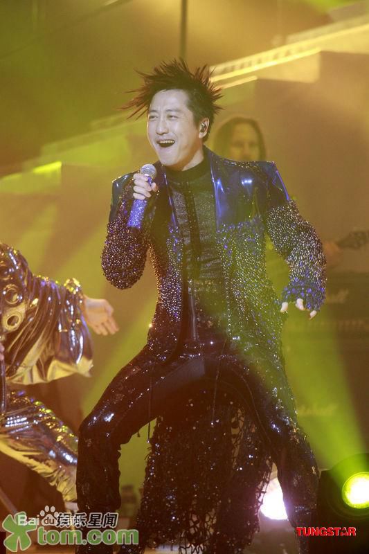 庾澄庆(Harlem Yu)演出照前后照片