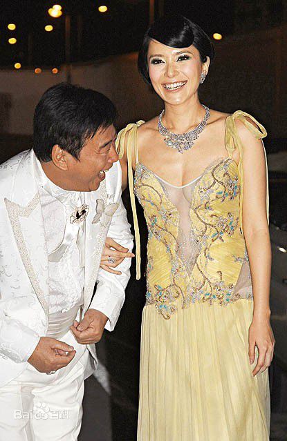 夏雨参加活动照片素颜照相册