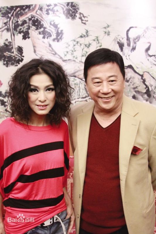 夏雨参加活动照片素颜照相册