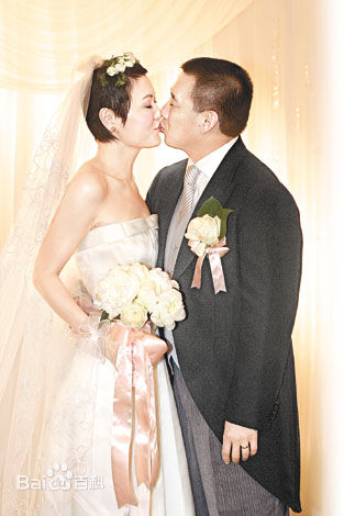 田蕊妮(Kristal Tin)结婚照壁纸壁纸