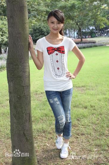 最新甘薇(Gan Vei)在电影《之地》花絮中的图集