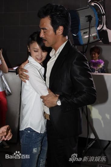 最新甘薇(Gan Vei)在电影《之地》花絮中的图集