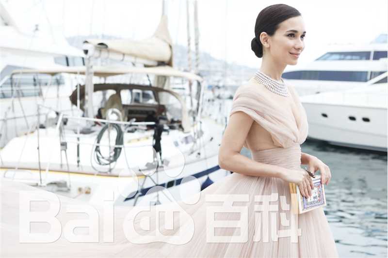 卢靖姗(Celina Jade)活动图素颜照相册