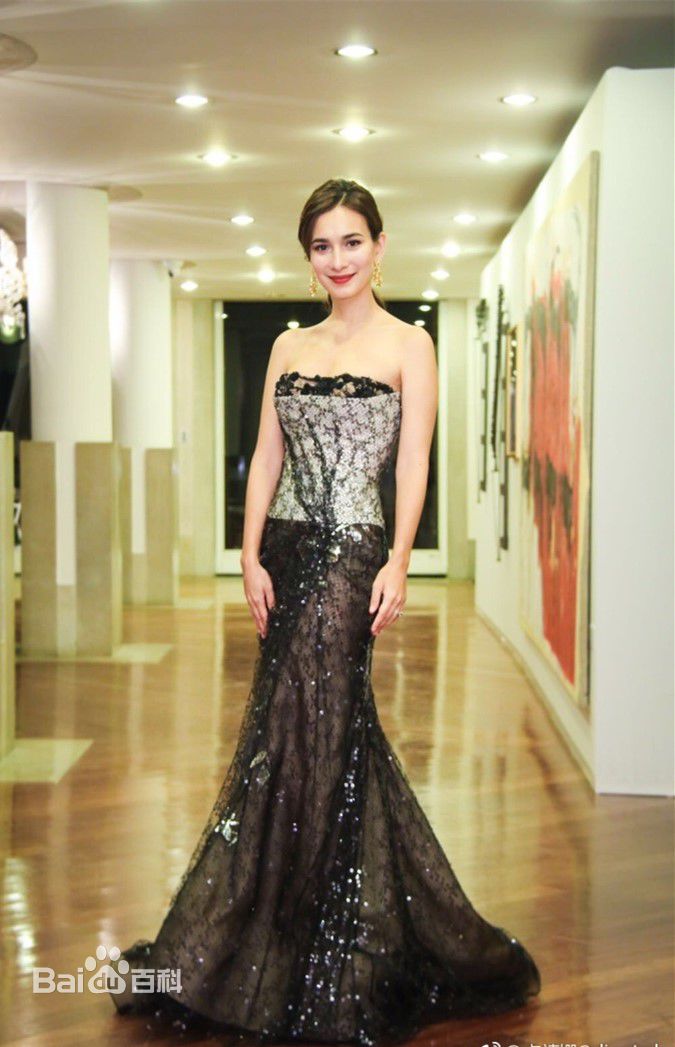 卢靖姗(Celina Jade)活动图素颜照相册