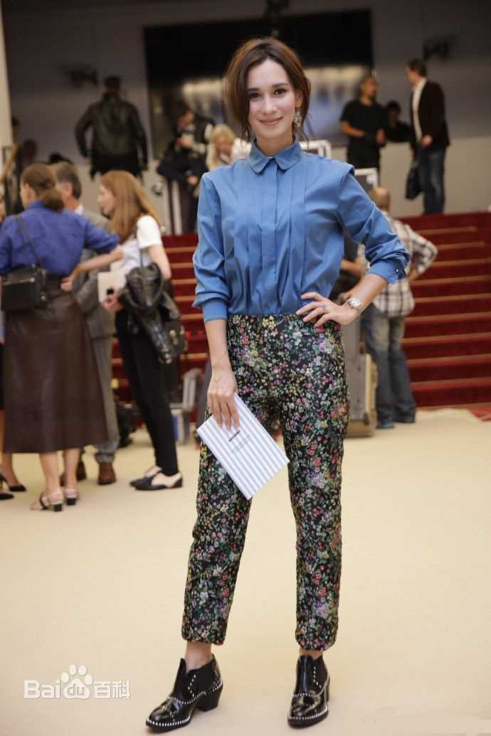 卢靖姗(Celina Jade)活动图素颜照相册