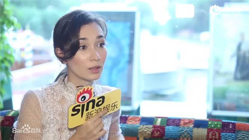 卢靖姗(Celina Jade)活动图素颜照相册