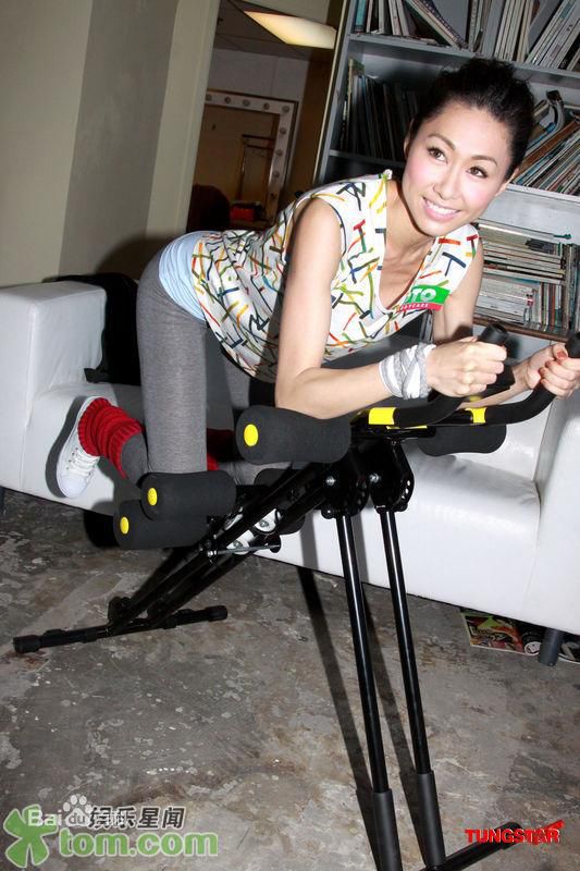 胡定欣(WU TING YAN，Nancy Wu)2010年活动前后照片