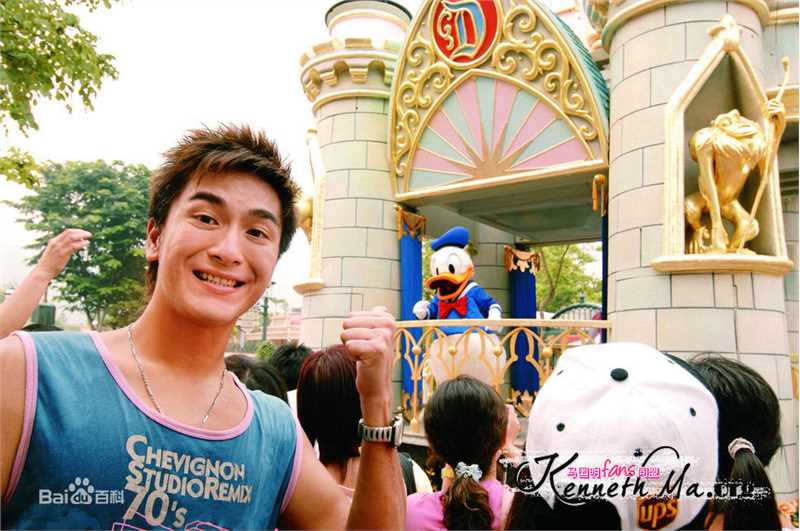 阮兆祥(Louis Yuen)马国明与唐老鸭前后照片