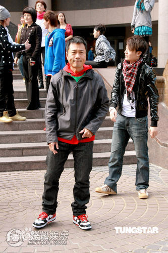 黎耀祥(Yiu-Cheung Wayne Lai)生活照壁纸壁纸