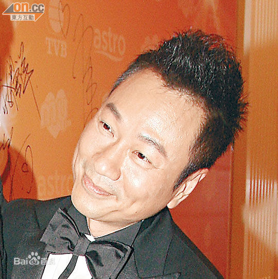 黎耀祥(Yiu-Cheung Wayne Lai)生活照壁纸壁纸