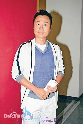 黎耀祥(Yiu-Cheung Wayne Lai)生活照壁纸壁纸