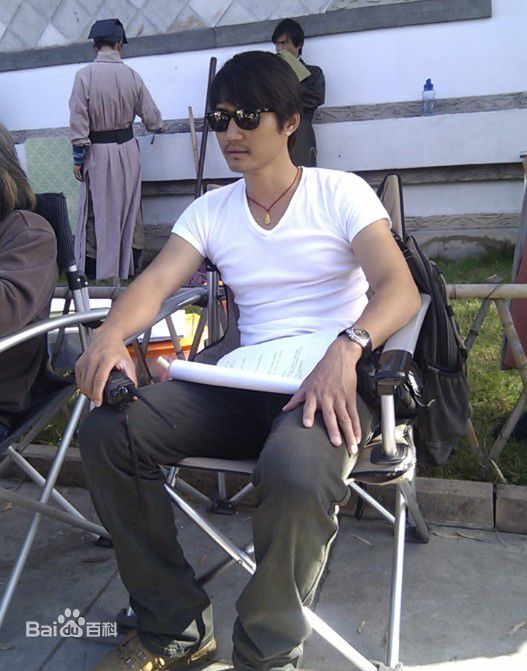 林小鑫工作照壁纸壁纸