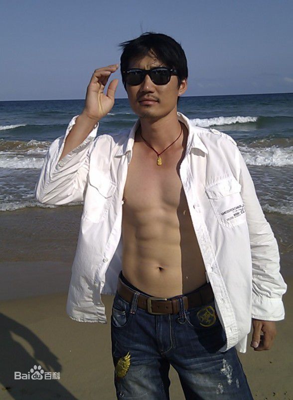 林小鑫工作照壁纸壁纸