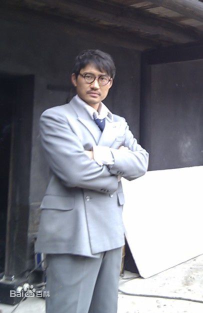 林小鑫工作照壁纸壁纸