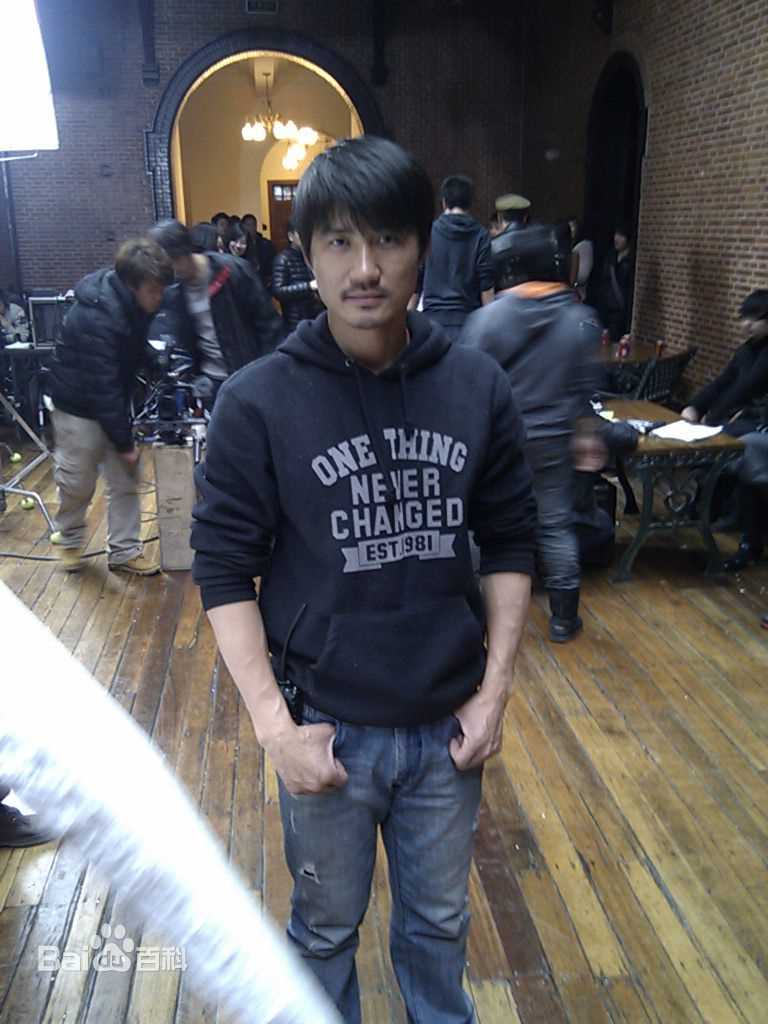 林小鑫工作照壁纸壁纸