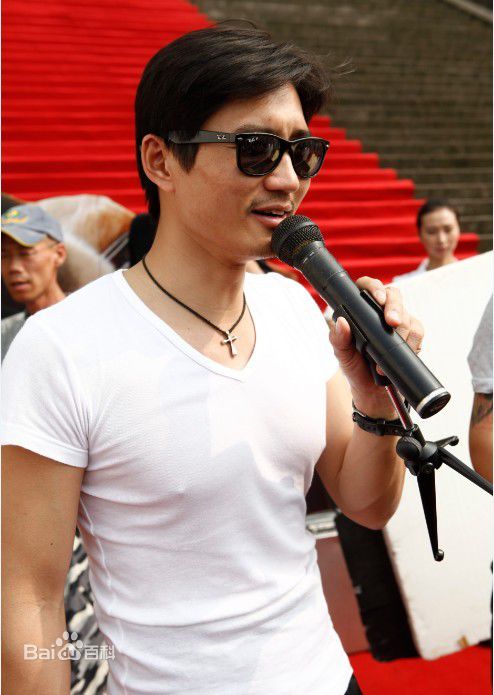 林小鑫工作照壁纸壁纸