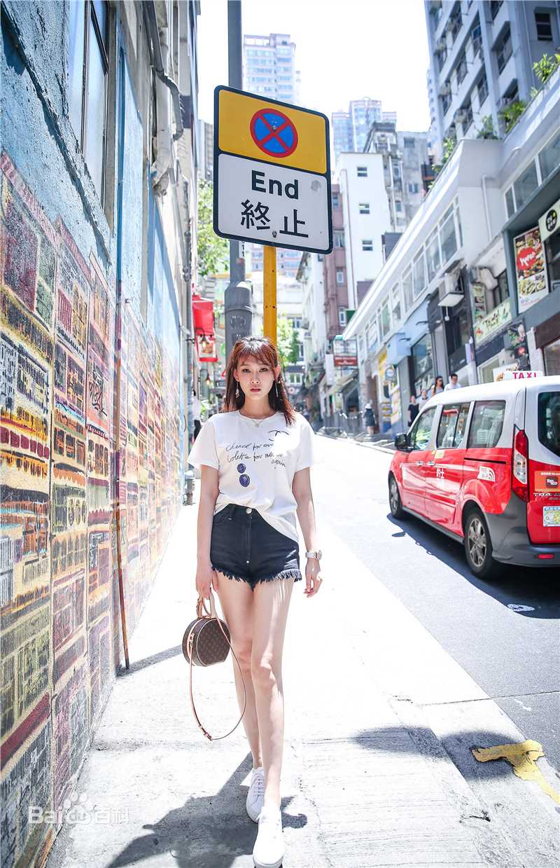 李昕岳(Sienna)街拍前后照片