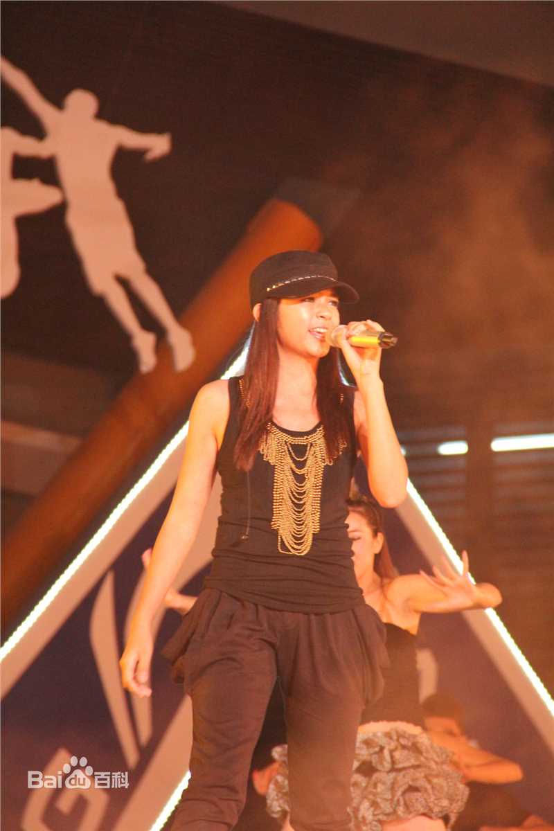 谈莉娜(Renata Tan)2011李宁体育园活动照壁纸壁纸