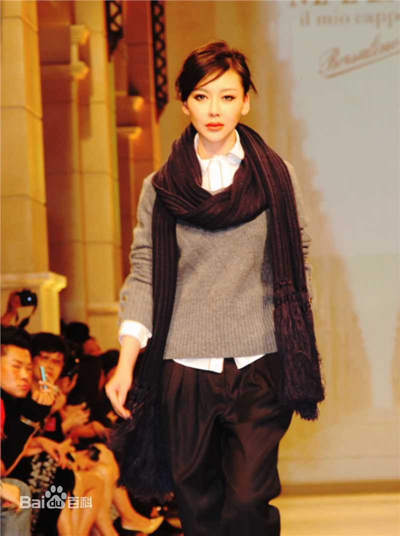 巩新亮(Miumiu)出席活动前后照片