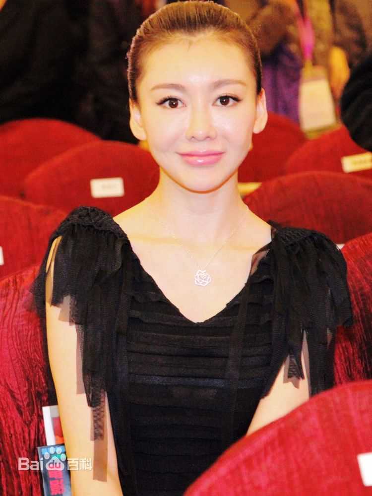 巩新亮(Miumiu)出席活动前后照片